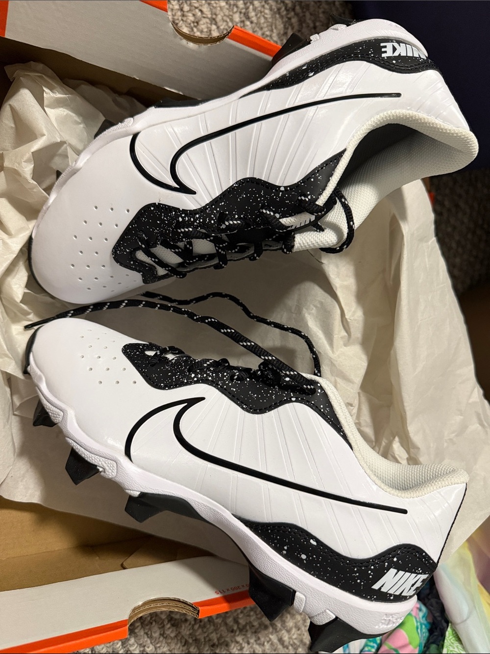 Nike Kids White and Black Speckled baseball Cleats